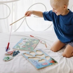 Animals & Nature Puzzles>Melissa & Doug Bug-Catching Magnetic Puzzle Game