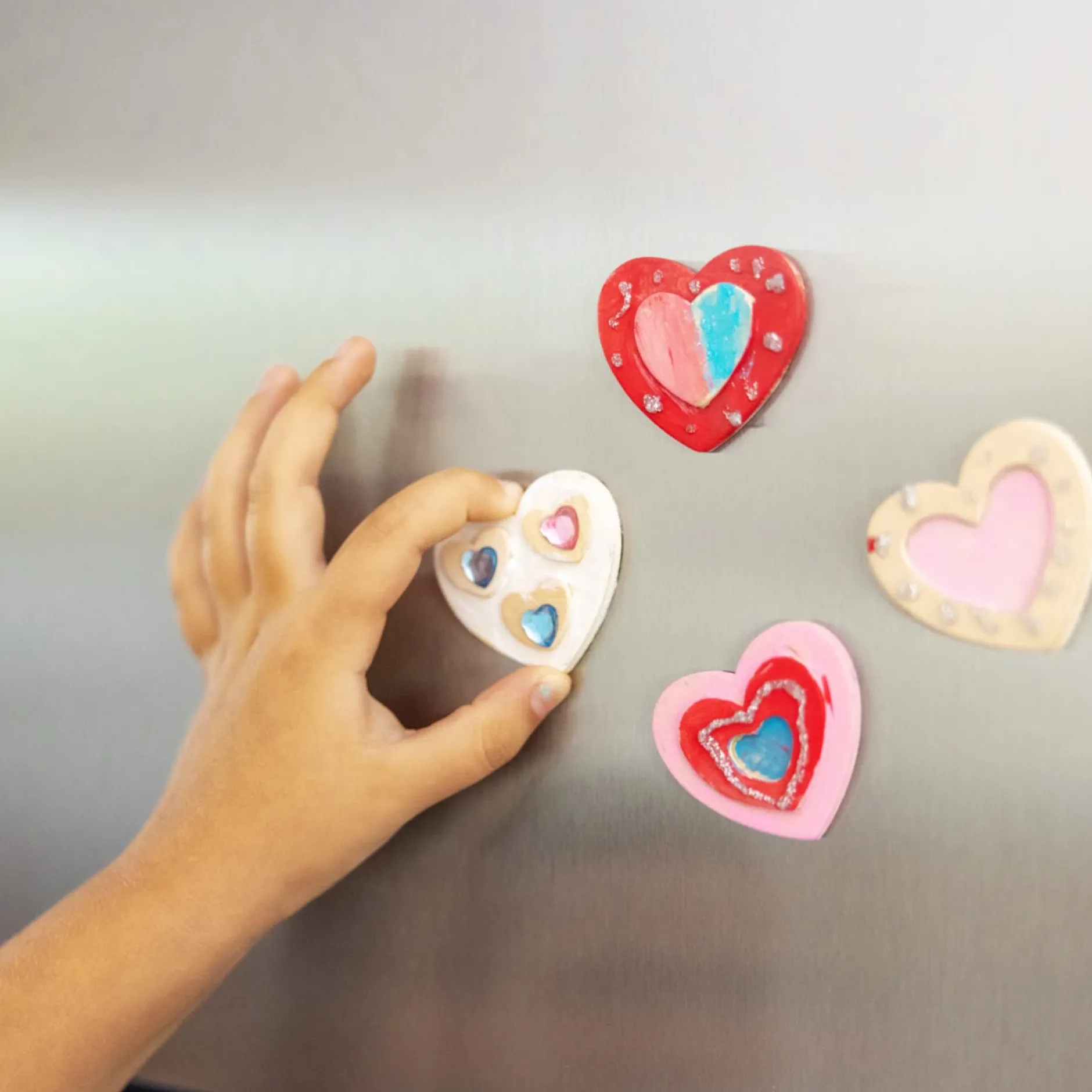 Craft & Stamp Kits>Melissa & Doug Created by Me! Heart Magnets Wooden Craft Kit