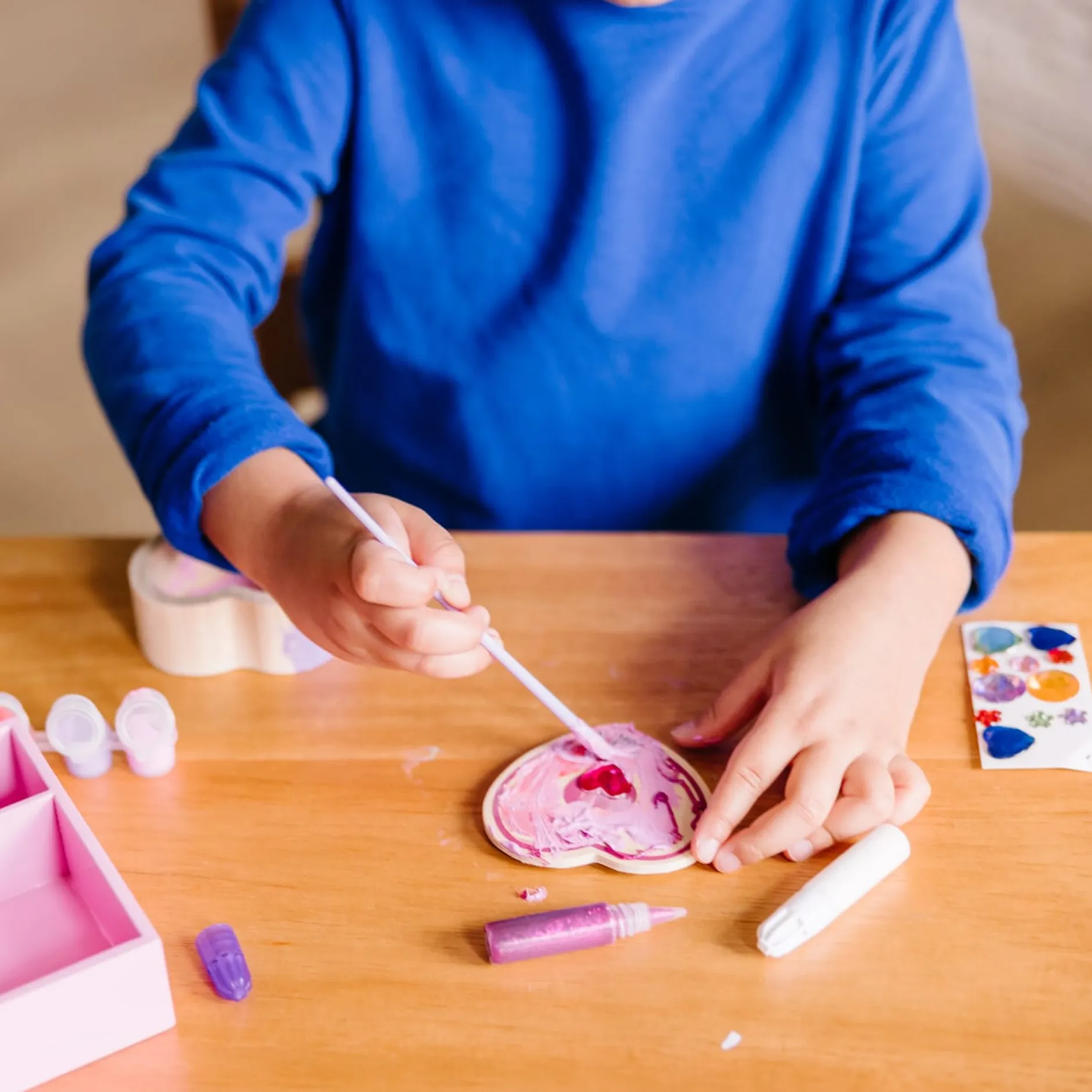 Craft & Stamp Kits>Melissa & Doug Decorate-Your-Own Wooden Heart Box