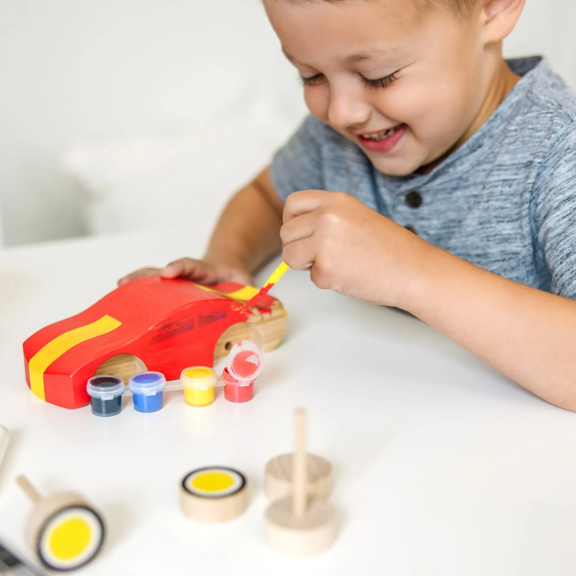 Craft & Stamp Kits>Melissa & Doug Decorate-Your-Own Wooden Race Car