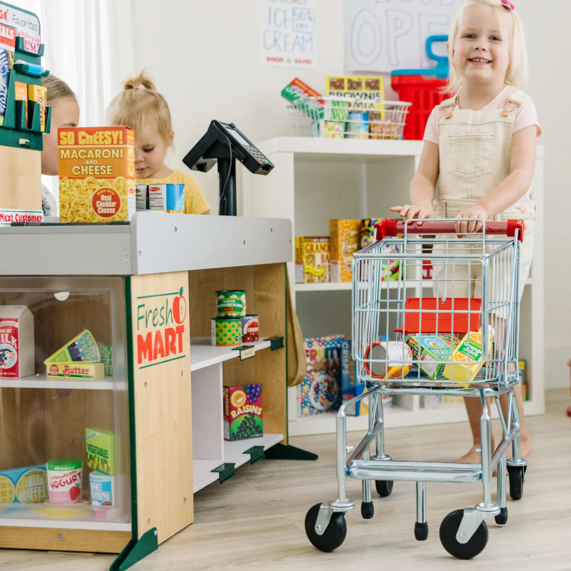 Dress Up|Play Food & Play Sets>Melissa & Doug Fresh Mart Grocery Store Companion Collection