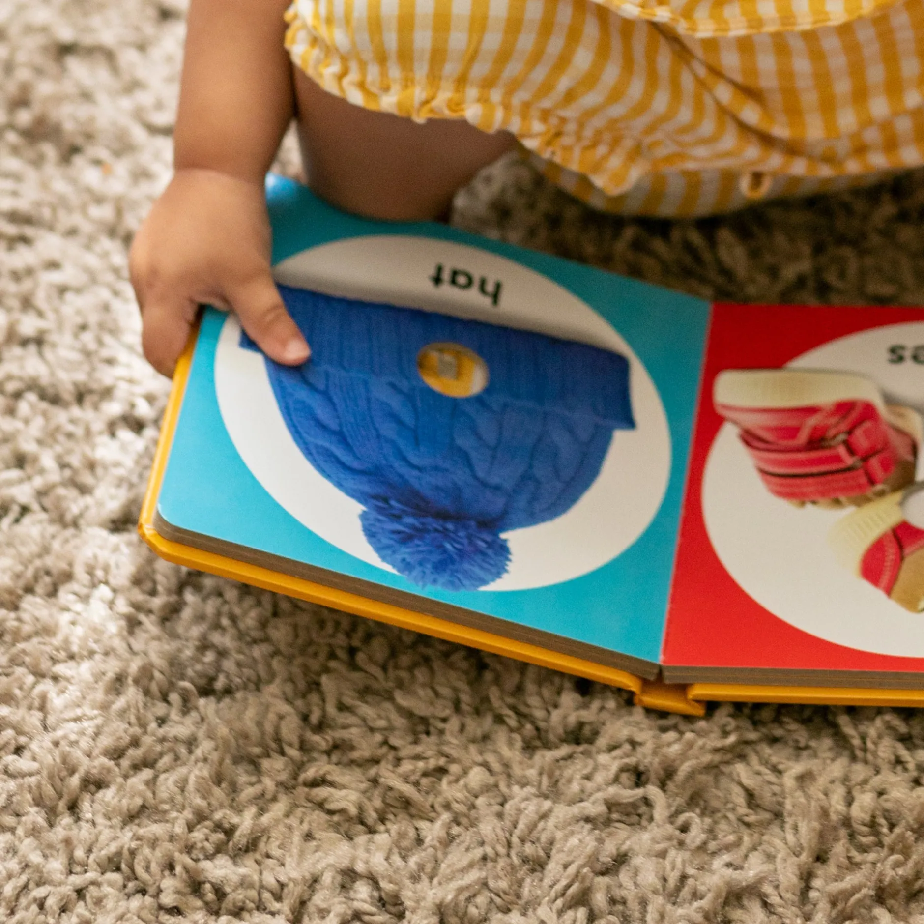 Books>Melissa & Doug Poke-a-Dot: First Colors Board Book