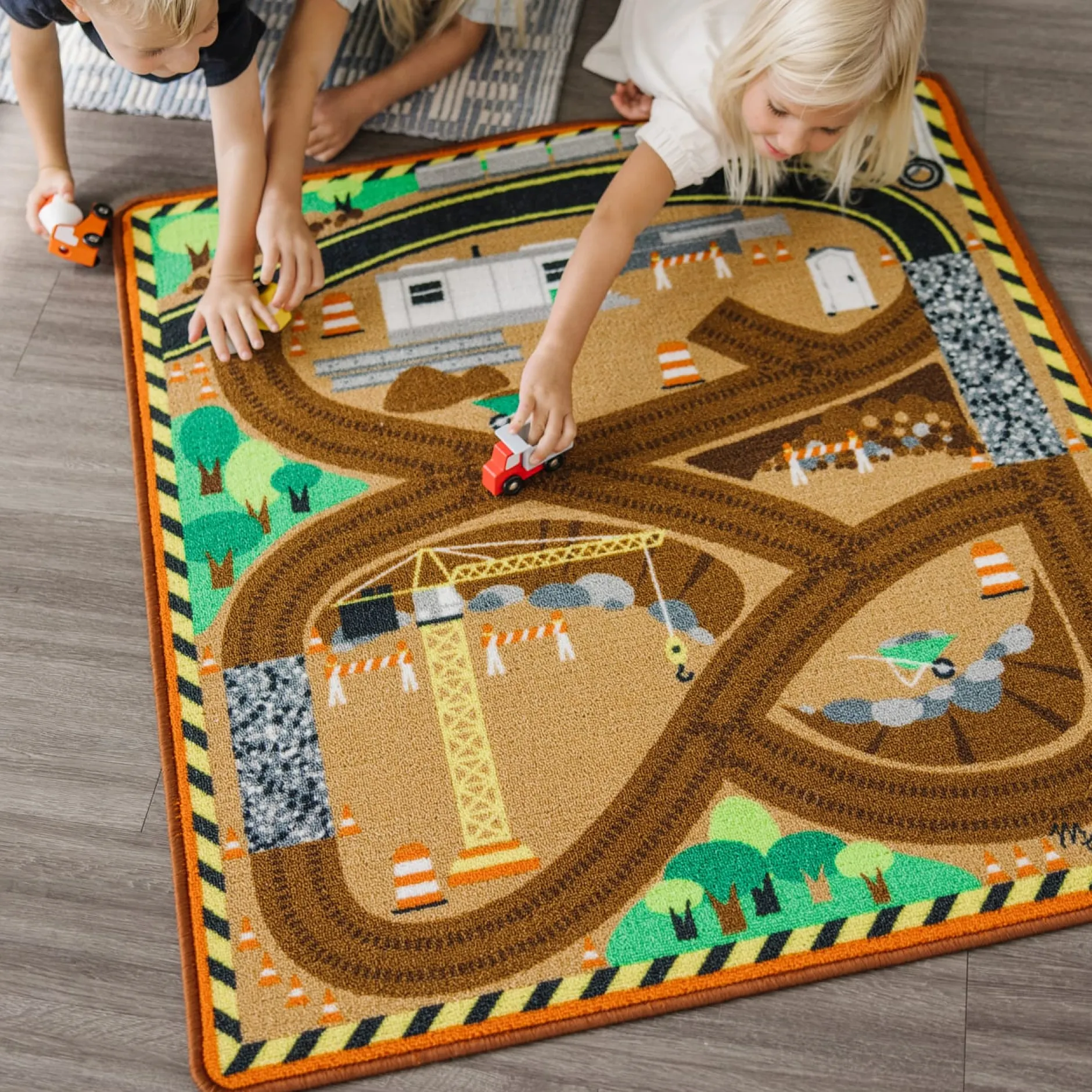 Vehicles & Trains>Melissa & Doug Round the Construction Zone Work Site Rug & Vehicle Set