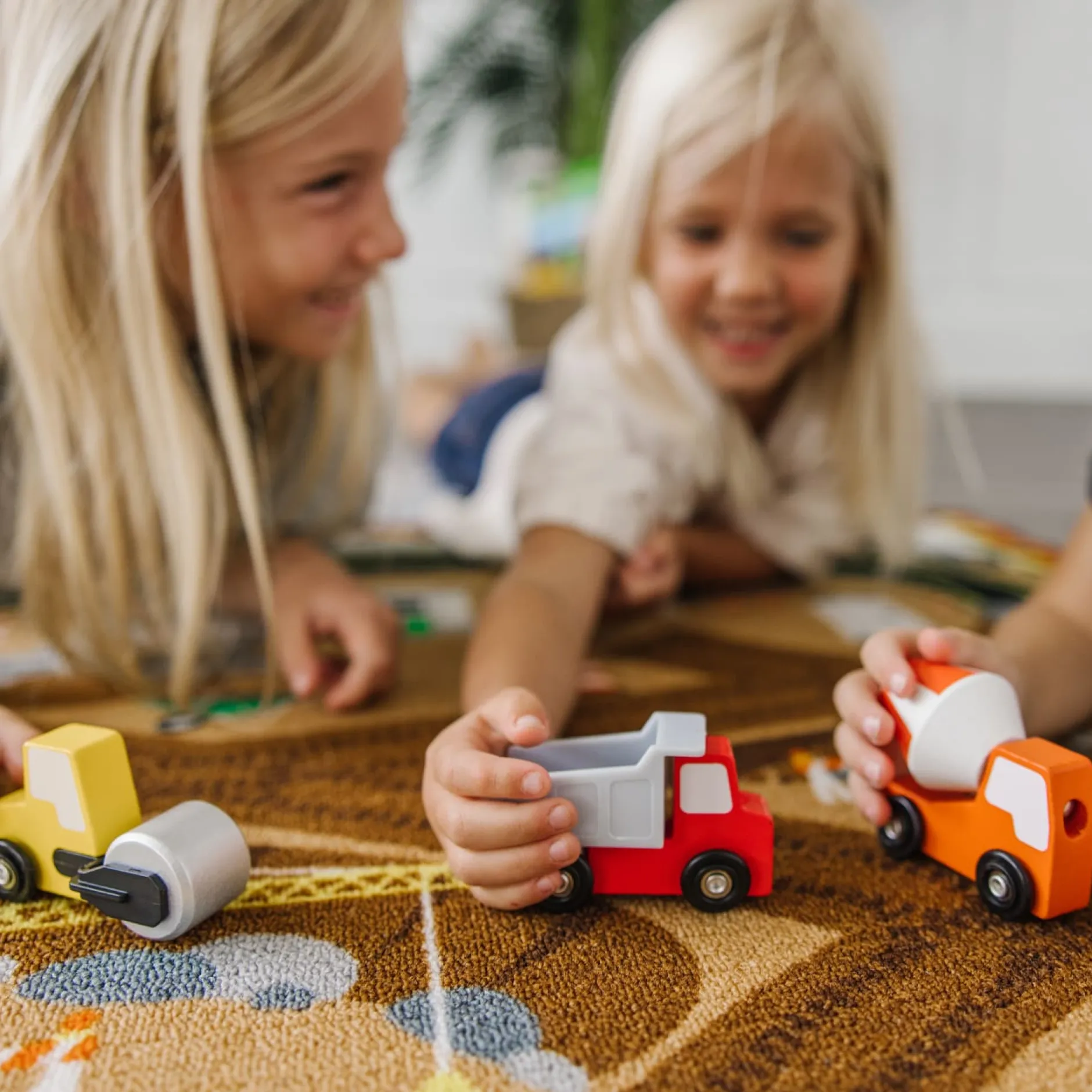 Vehicles & Trains>Melissa & Doug Round the Construction Zone Work Site Rug & Vehicle Set