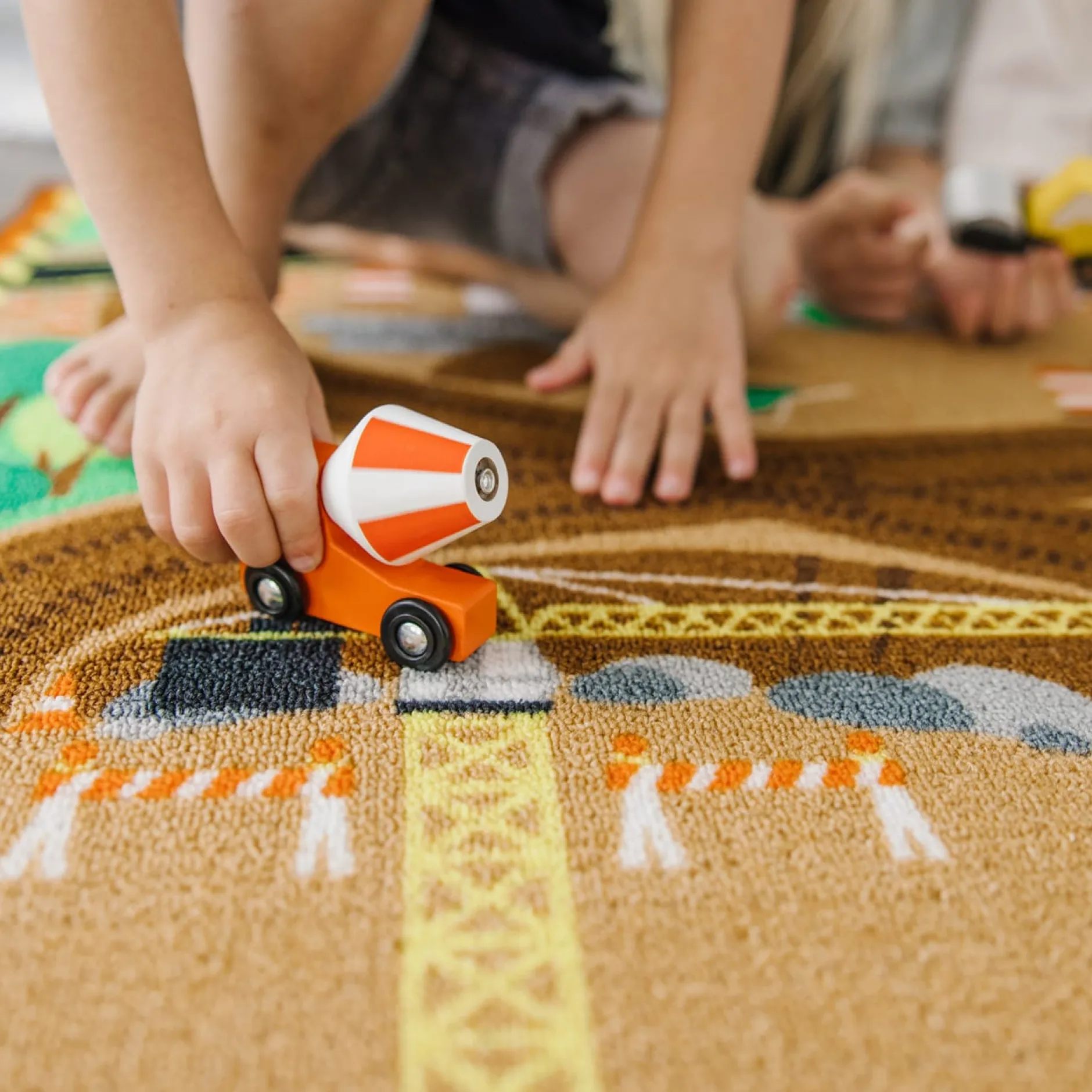 Vehicles & Trains>Melissa & Doug Round the Construction Zone Work Site Rug & Vehicle Set