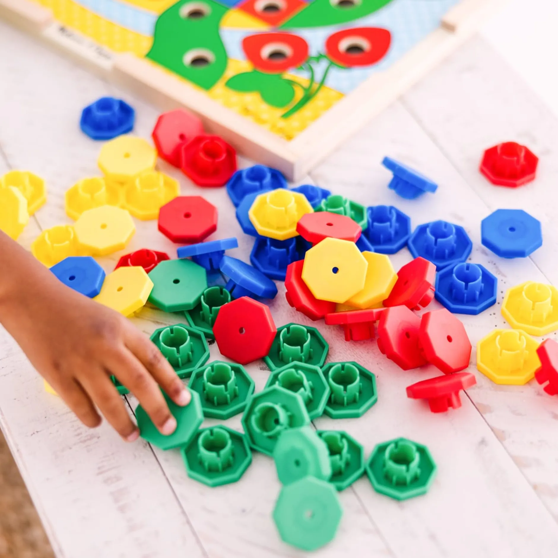 Colors & Shapes>Melissa & Doug Sort & Snap Color Match