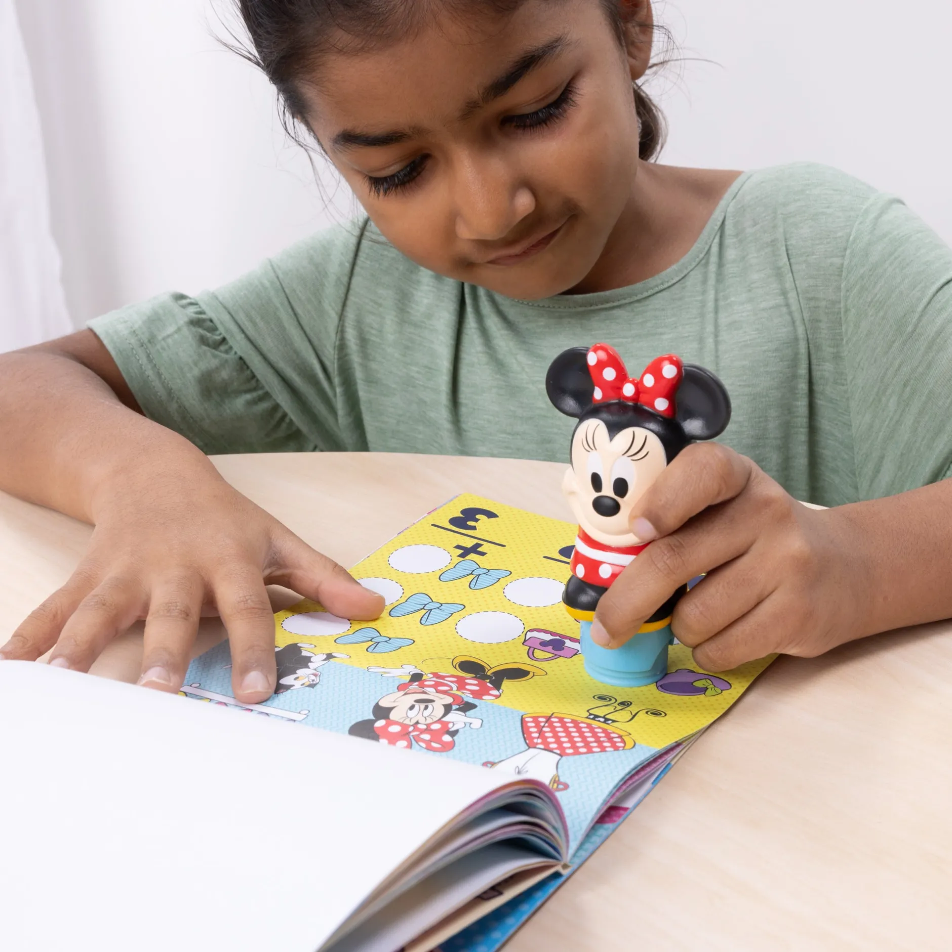 Activity Books|Stickers & Sticker Books>Melissa & Doug Sticker WOW!™ Disney Minnie Mouse Bundle: Activity Pad & Sticker Stamper + Mini Activity Pad and 200 Refill Stickers